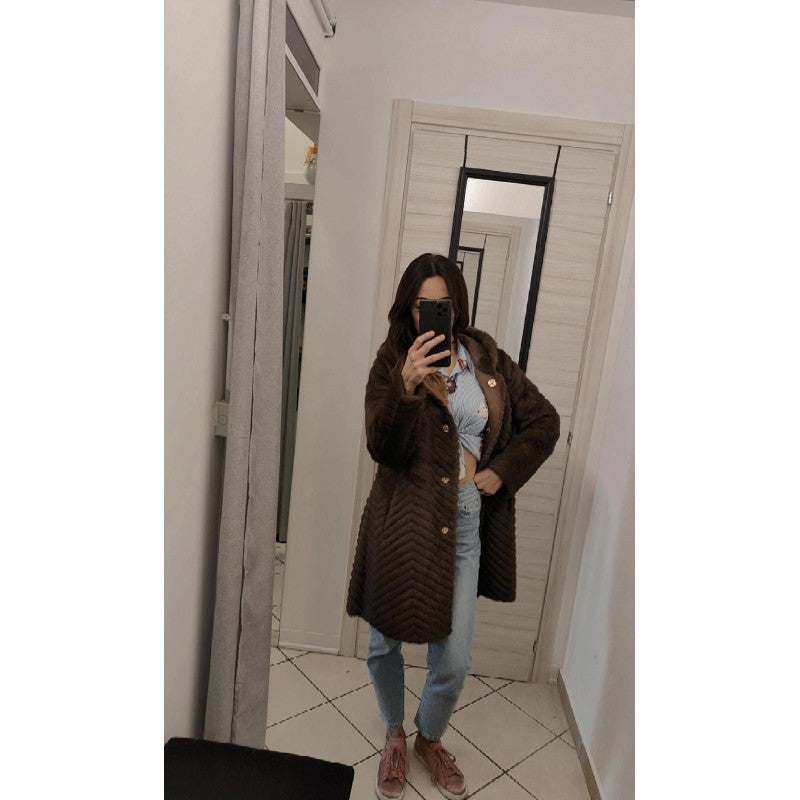 Cappotto con cappuccio in eco pelliccia