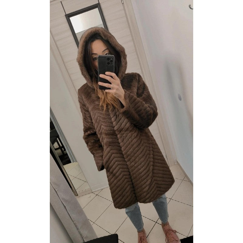 Cappotto con cappuccio in eco pelliccia