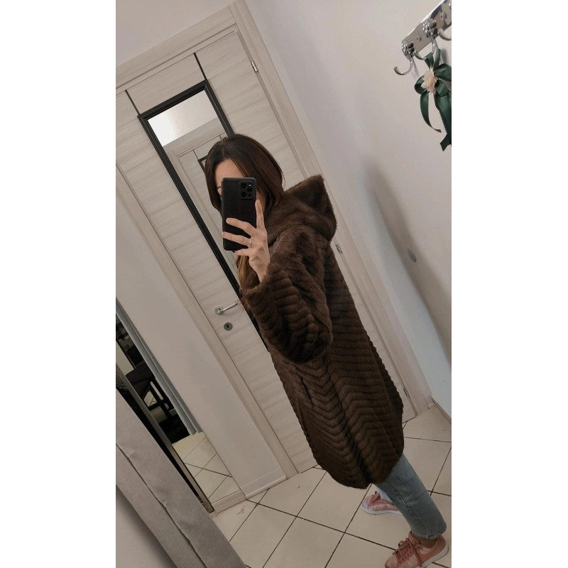 Cappotto con cappuccio in eco pelliccia