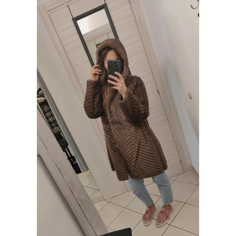 Cappotto con cappuccio in eco pelliccia