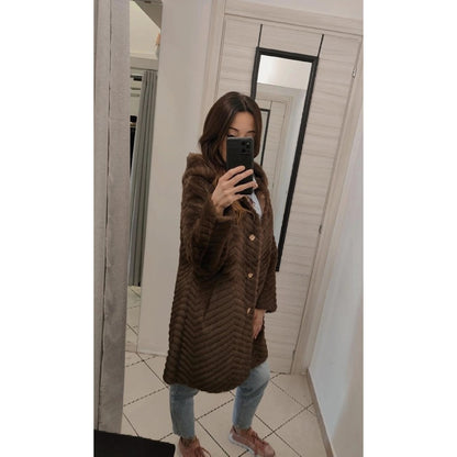 Cappotto con cappuccio in eco pelliccia